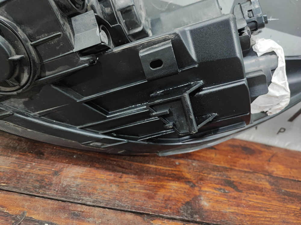 Фара правая галоген с ДХО Kia Sportage 3 (SL) 10-16 Б/У Оригинал 921023U250