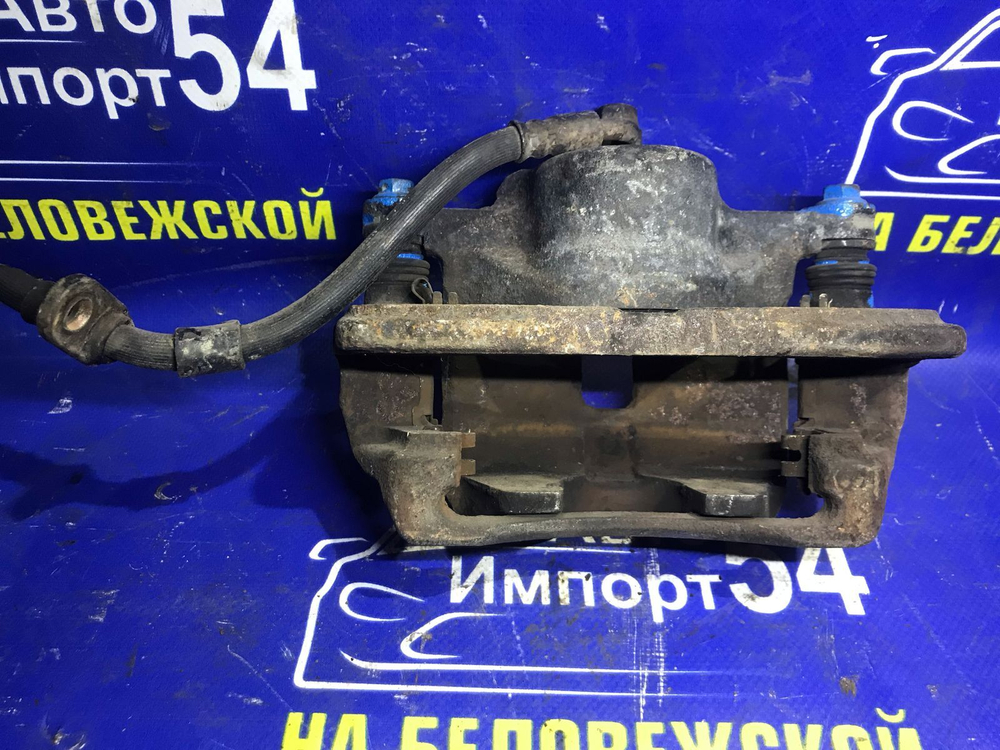 Суппорт тормозной передний левый Honda DOMANI 1999