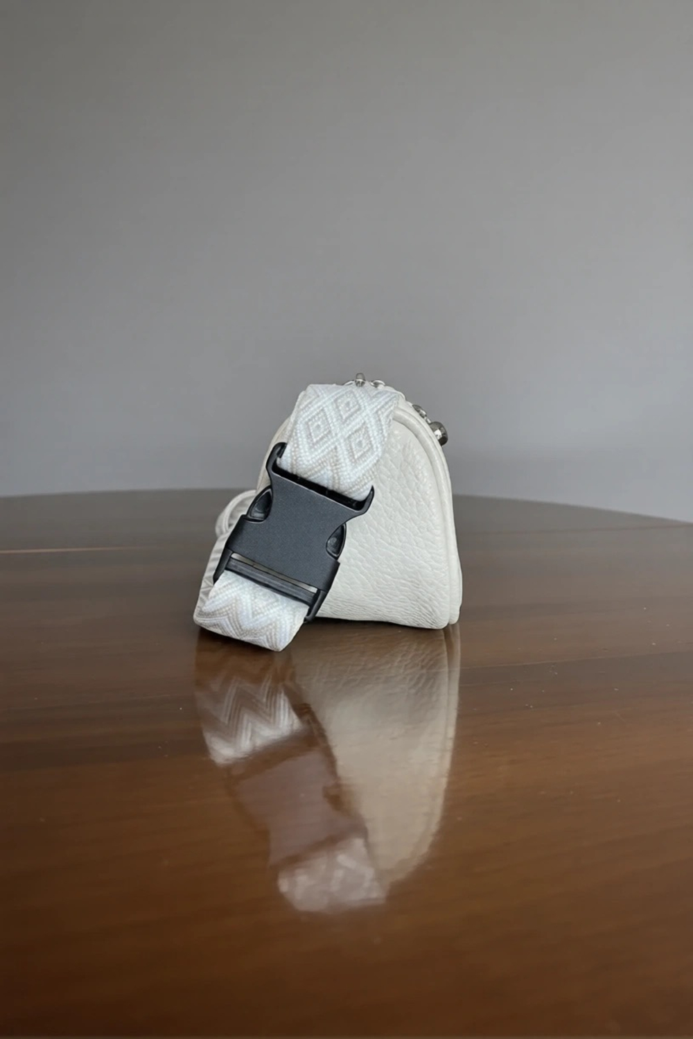 Сумка женская кросс-боди экокожа бежевая QOZA