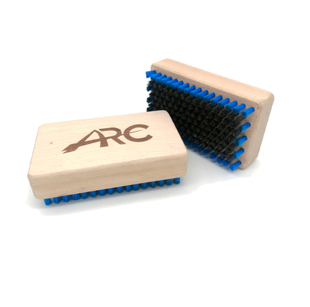 Щетка лыжная ручная ARC 0.7 STANDARD со щетиной из сверхтонкой нержавеющей стали, с синей нейлоновой щетиной по периметру, арт.ARCA0111