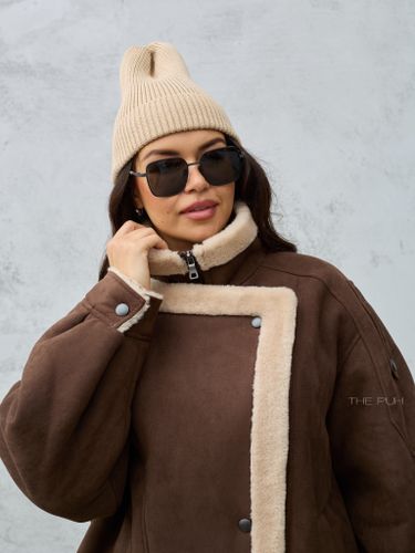 Шоколадная дубленка с воротником