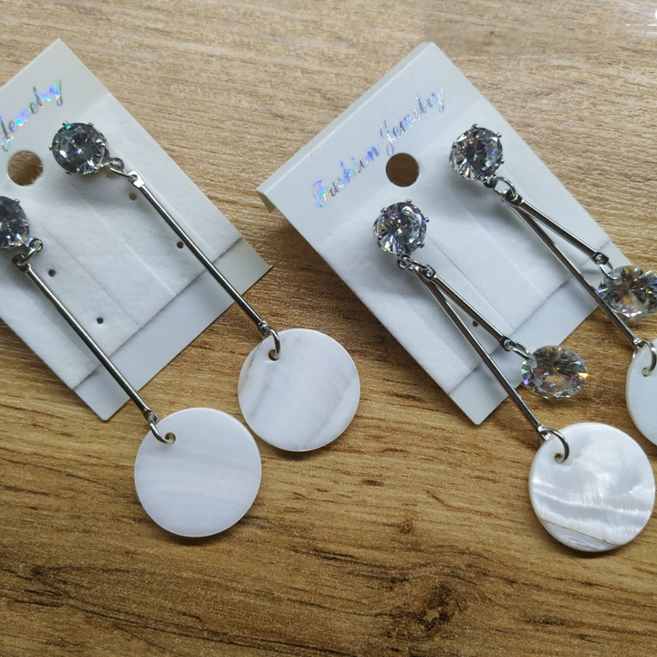 Серьги-гвоздики с подвеской кристалл круг перламутр на палочках металл серебристый
