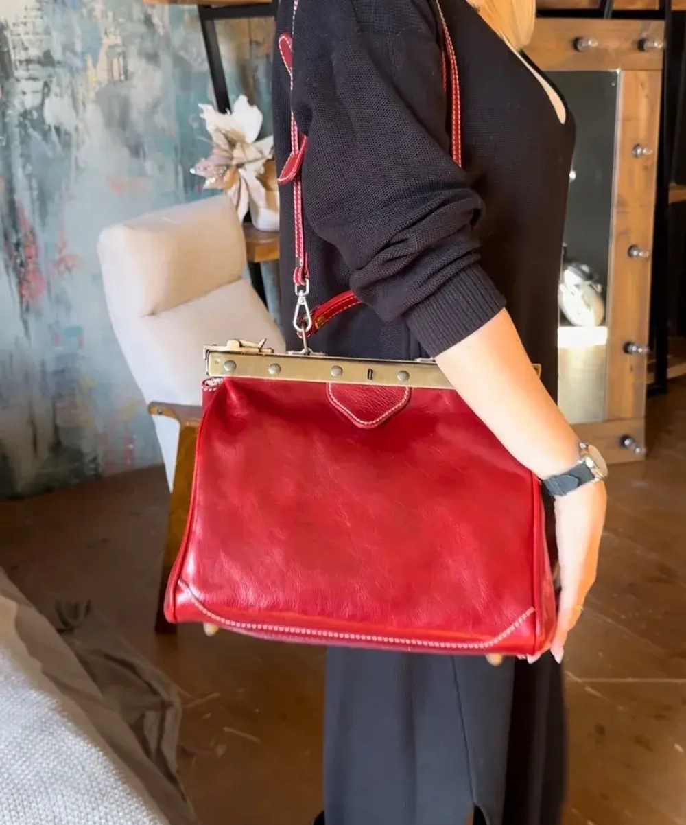 Женская сумка-саквояж из натуральной кожи карминно-красная