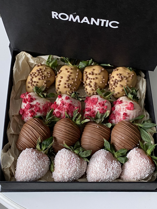 Набор 16 клубник в шоколаде black