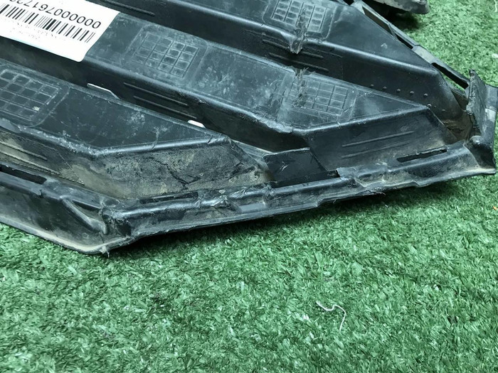 Решетка переднего бампера VW Touareg 3 (18-23)