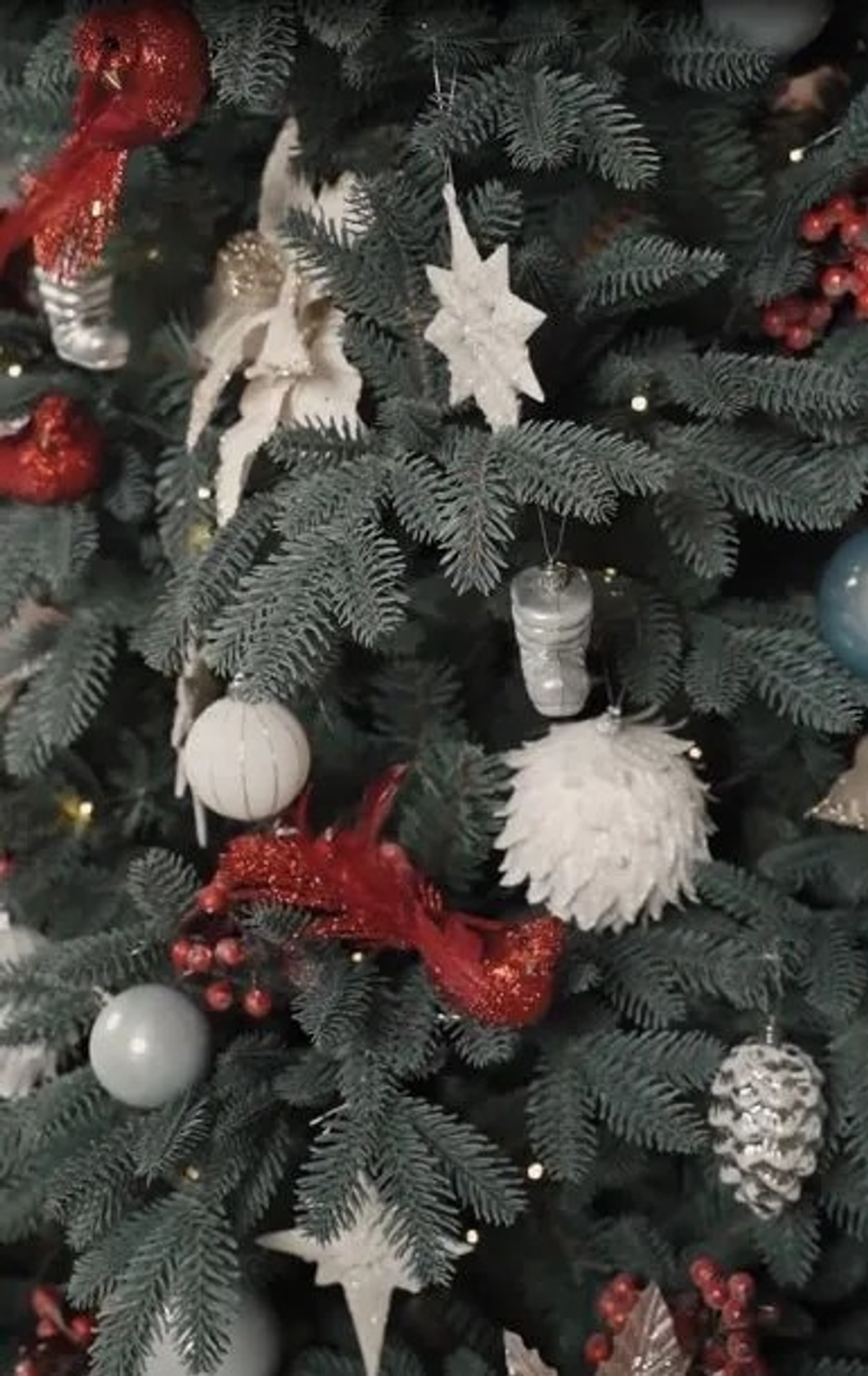 Ель искусственная Лира 210 см