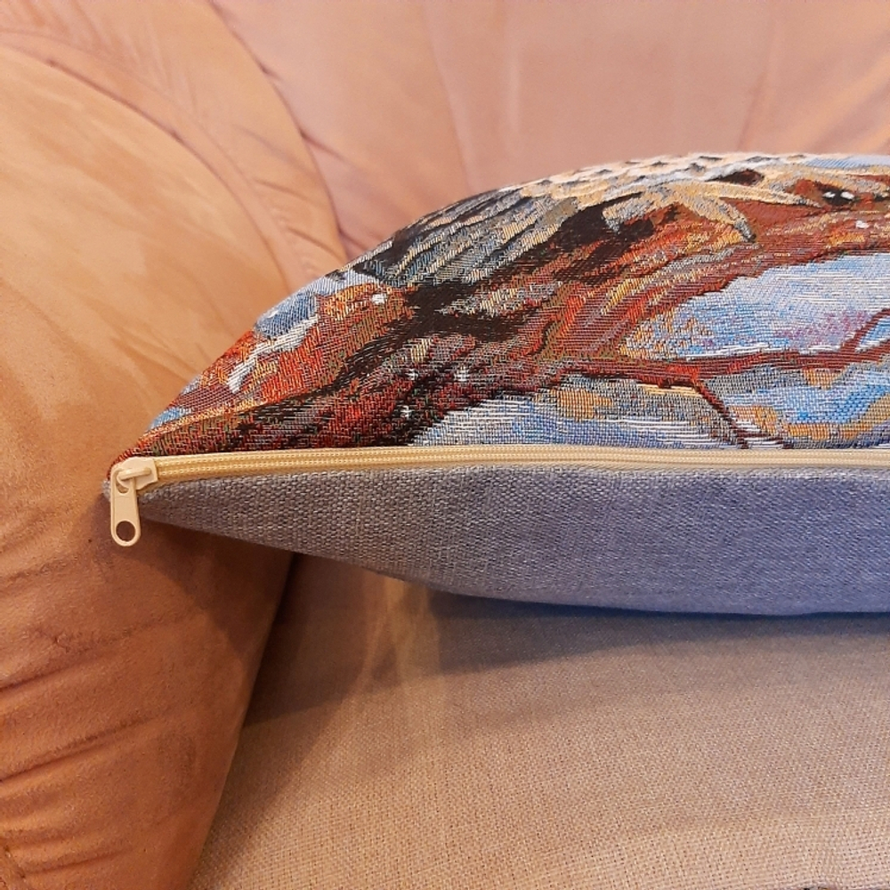 Декоративная гобеленовая наволочка для интерьерной подушки Сова Букля 47*47