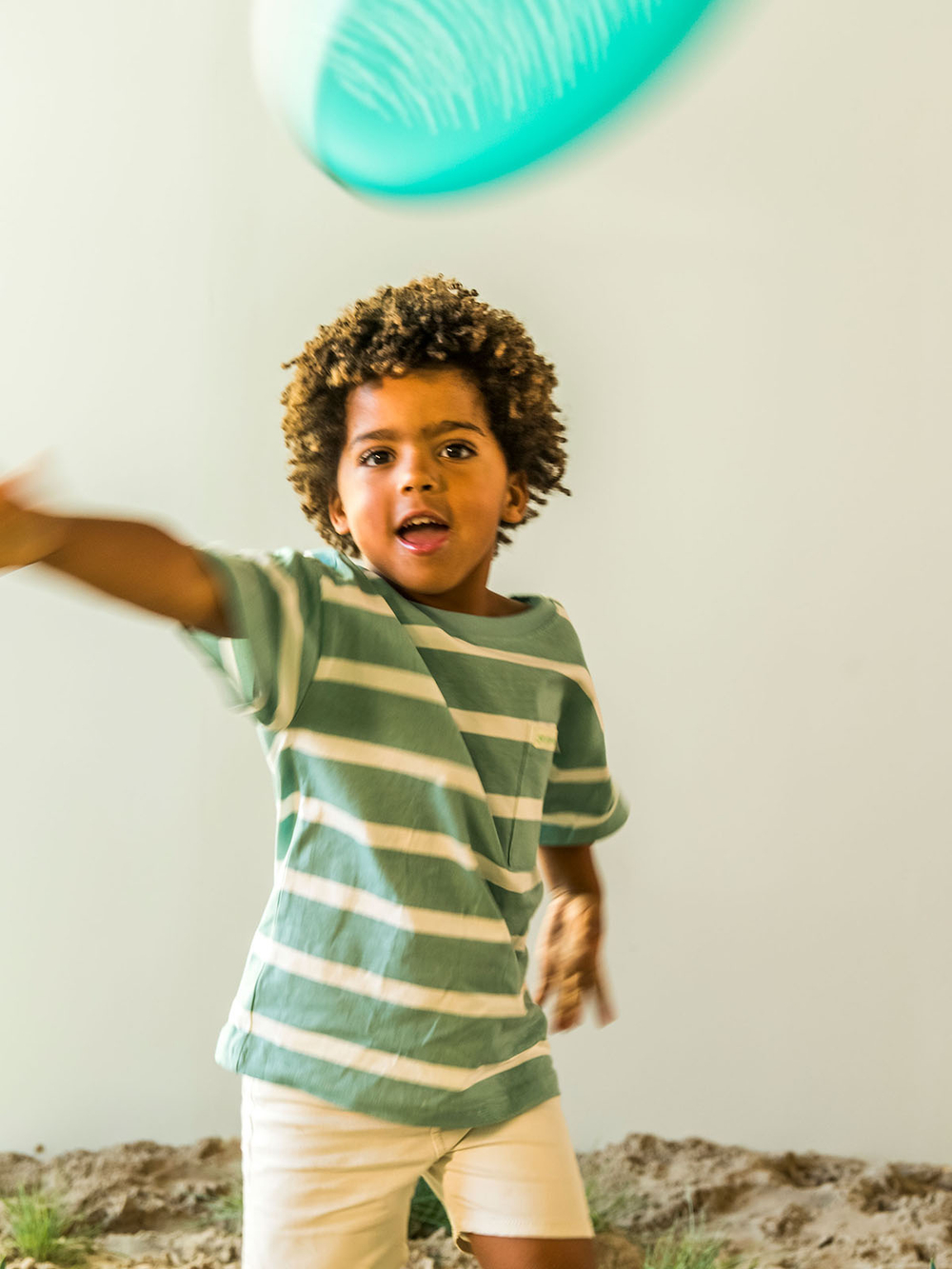 Летающий диск с ситом для песка Quut Flying disc