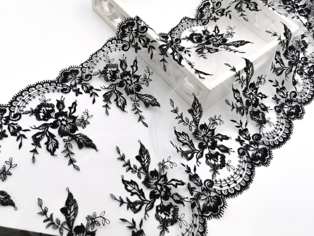 Вышивка на сетке, 24 см, черные цветы на белом фоне (Артикул: VS-2026), м