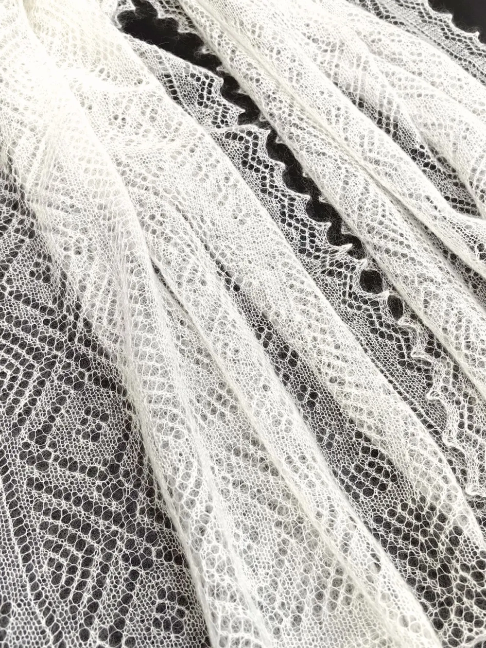 Оренбургский пуховый палантин А14060-01 белый отбеленный