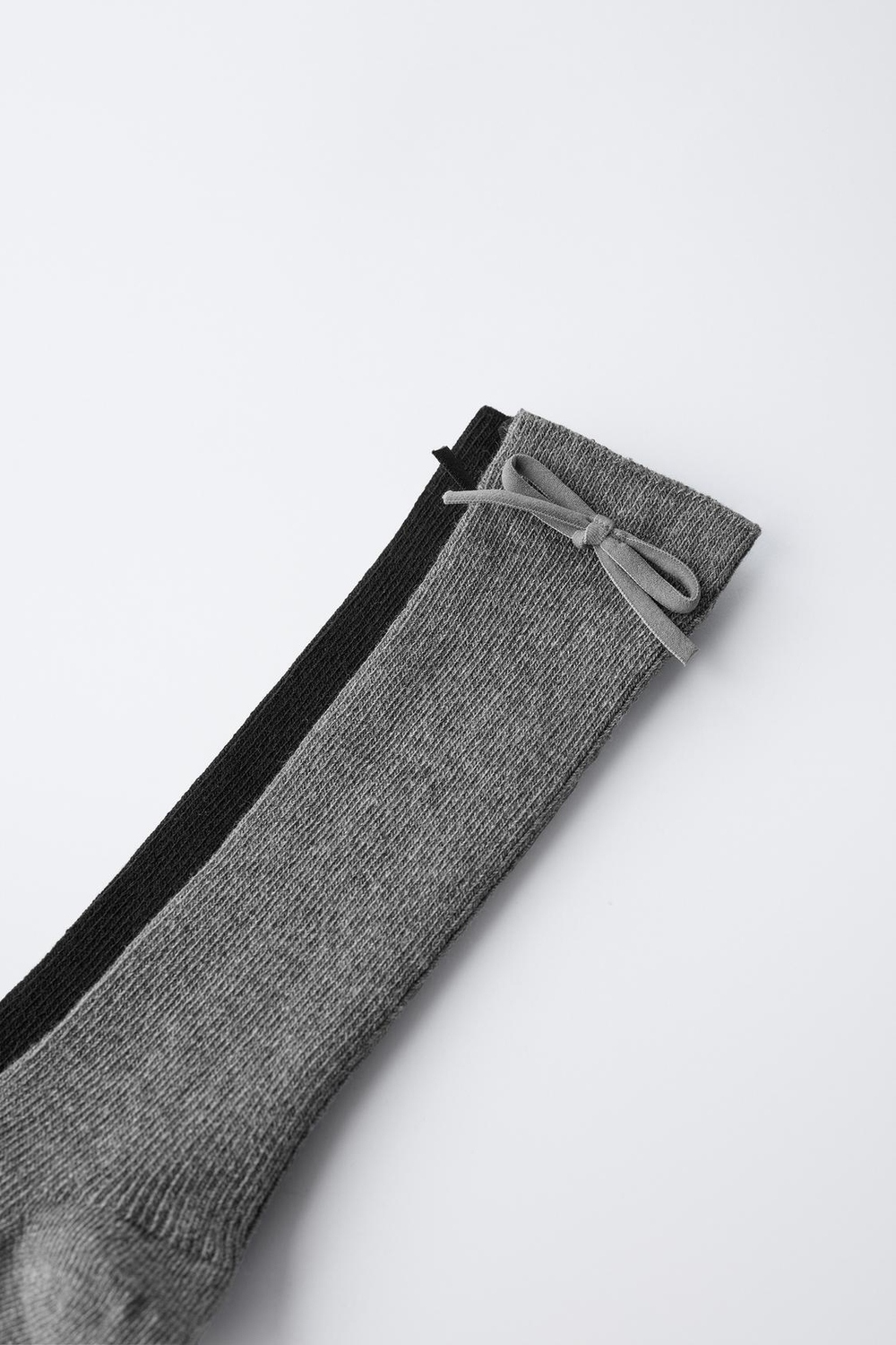 ZARA НАБОР ИЗ ДВУХ ПАР ВЫСОКИХ НОСКОВ С БАНТОМ, ЧЕРНЫЙ