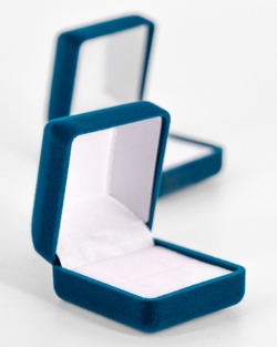 Коробочка для ювелирного украшения форма пирамида