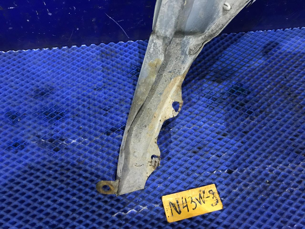 Крыло переднее левое MITSUBISHI CHARIOT 1994