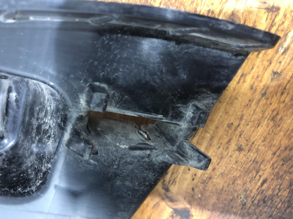 Кронштейн решетки радиатора Polo 6 20-нв Б/У Оригинал 6N5807985