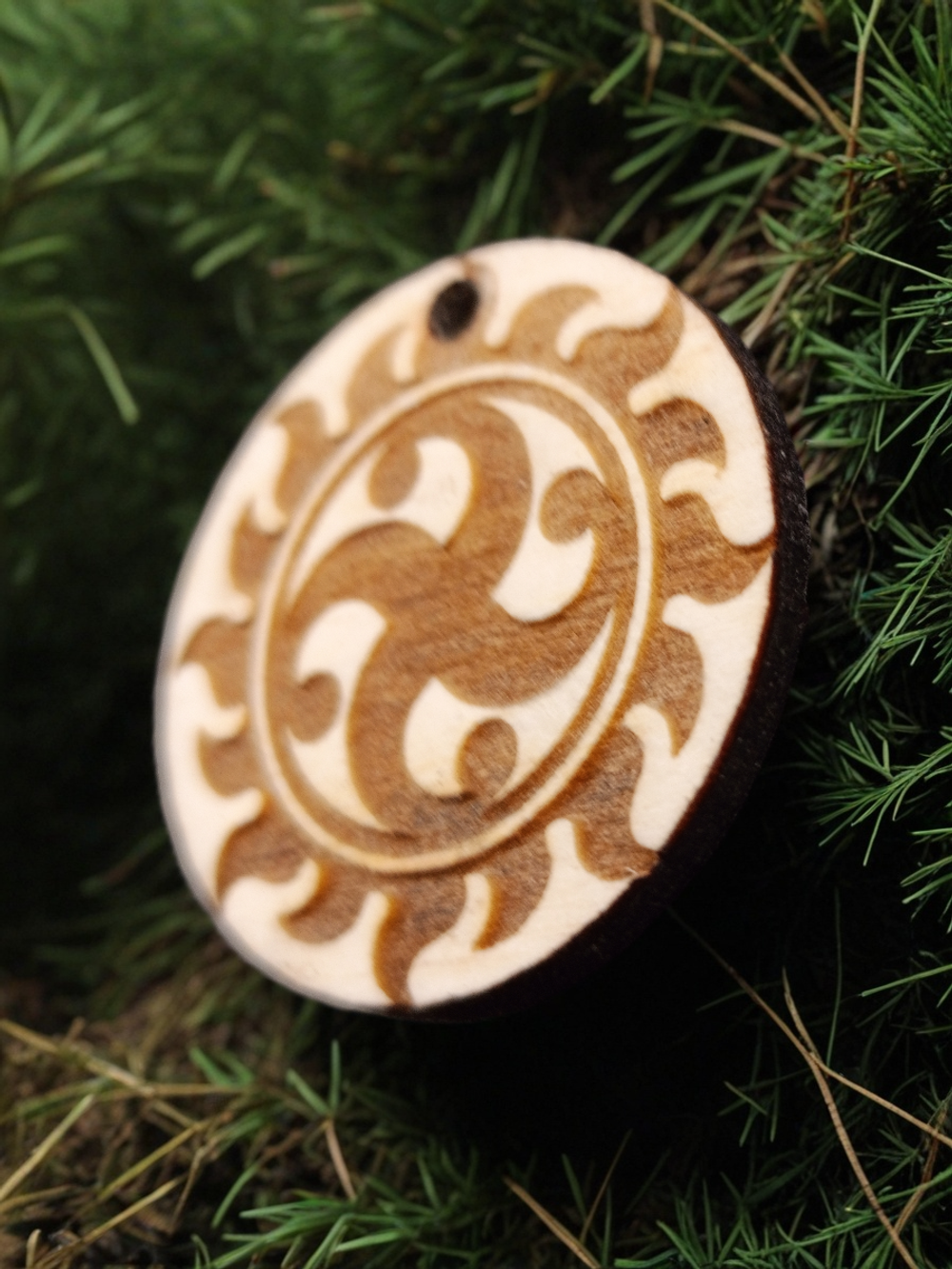 Славянский деревянный оберег символ Рода. Материал береза. Длина шнура 50 см. Диаметр 3 см