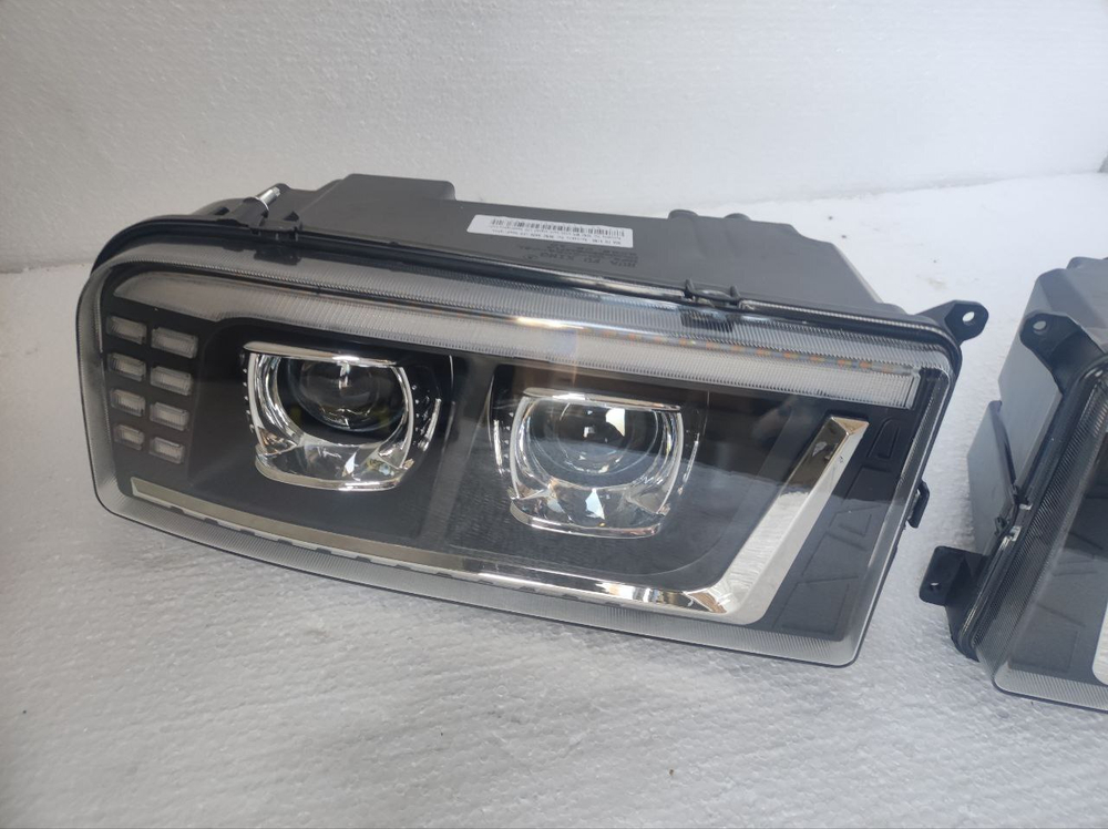 Фара передняя Mercedes Axor LED левая+правая (Комплект)