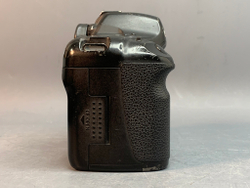 Canon EOS 5D Body не держит крышка батарейного остека