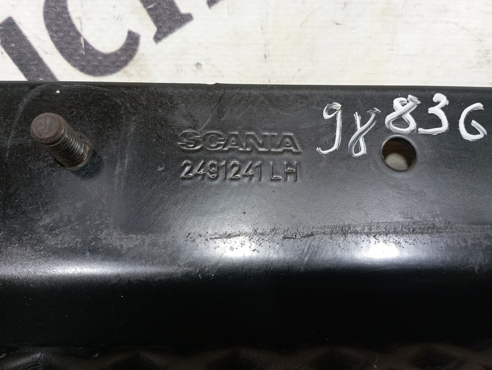 Кронштейн интеркулера левый 2020г.