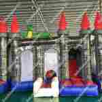 Коммерческий надувной батут "Драконий замок", размер 4*4*4 м