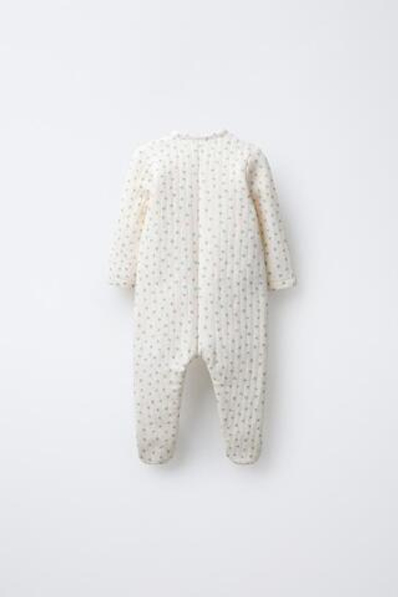 ZARA СТЕГАНЫЙ КОМБИНЕЗОН С ЦВЕТОЧНЫМ ПРИНТОМ, ЭКРЮ