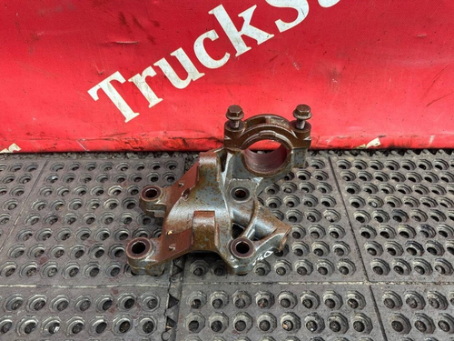 Кронштейн реактивной тяги правый 2019г.