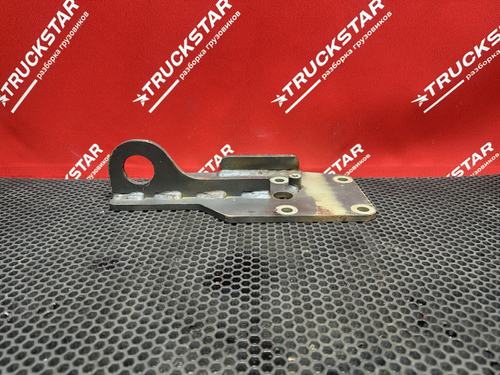 Подъемная проушина двигателя