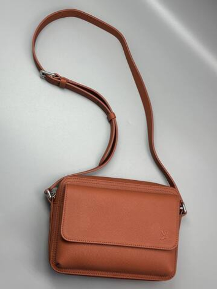 Сумка-мессенджер Louis Vuitton