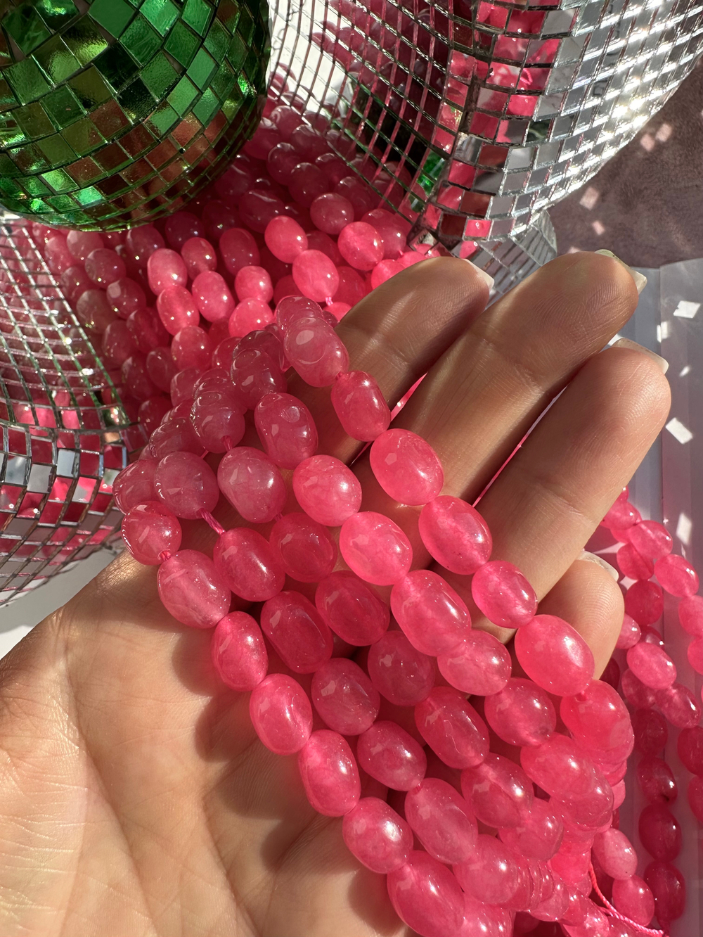 Нить бусин из тонированного кварца 7-8мм (галтовка)