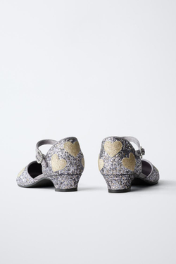 ZARA ТУФЛИ НА КАБЛУКЕ С БЛЕСТКАМИ И СЕРДЕЧКАМИ, СЕРЕБРИСТЫЙ