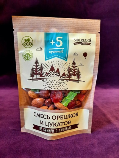 Смесь орехов и цукатов