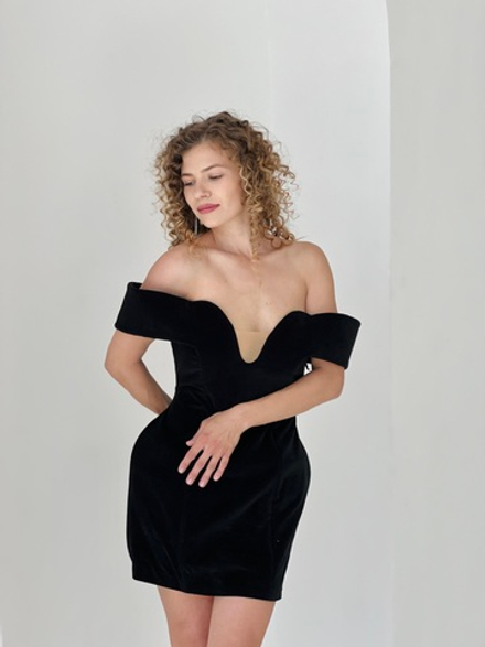 Бархатное платье-футляр