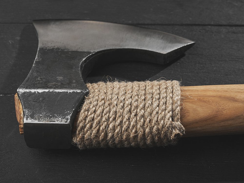 Кованый топор "Сыну от отца", рукоять ясень