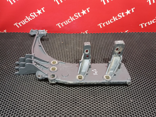 Кронштейн подножки левый 2020г.