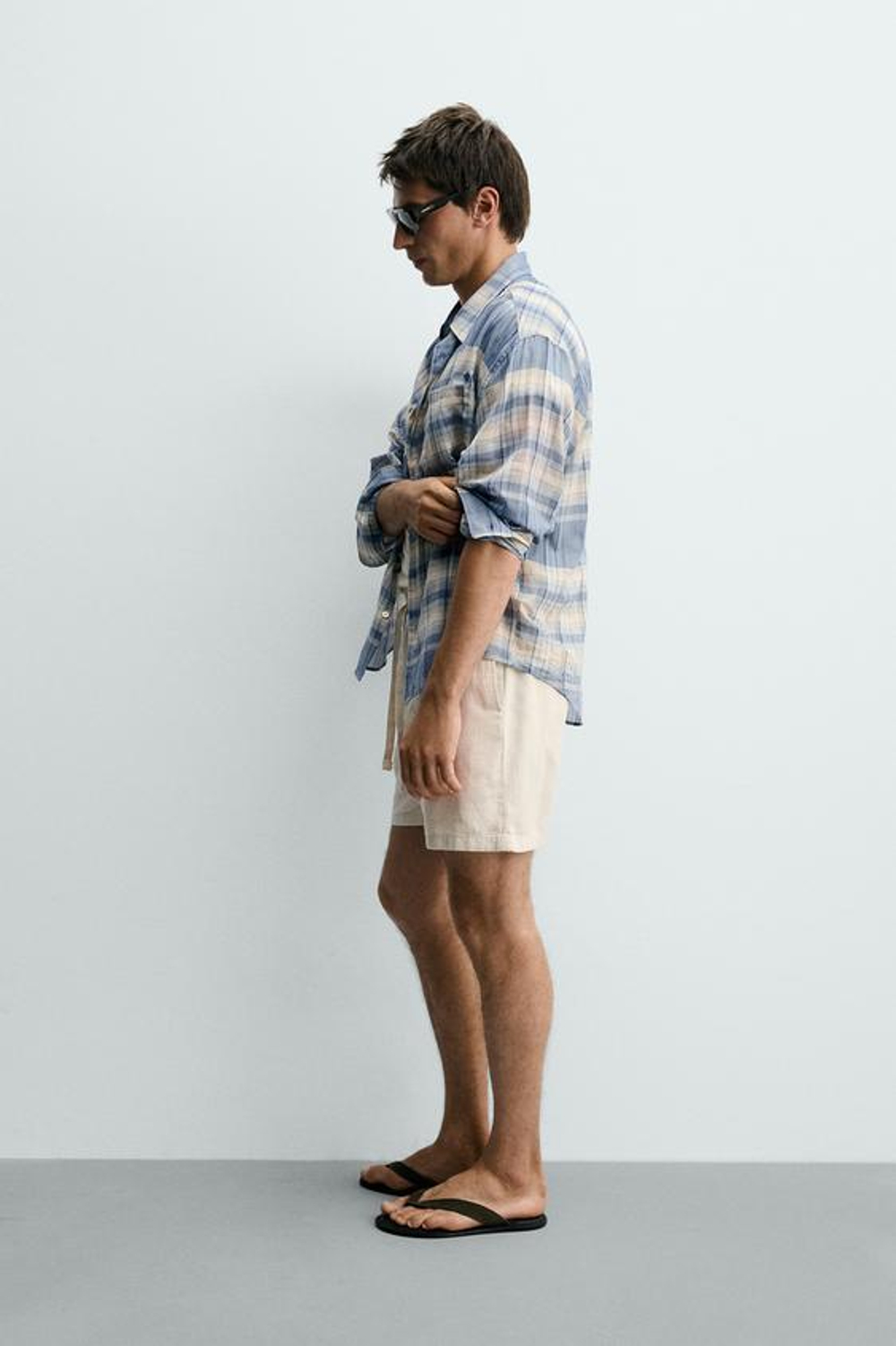 ZARA ШОРТЫ RELAXED FIT ИЗ ХЛОПКА И ЛЬНА, СВЕТЛО-БЕЖЕВЫЙ
