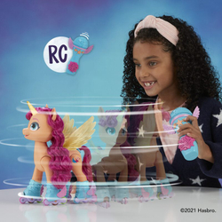 Hasbro My little Pony. Май Литл Пони на роликах с микрофоном
