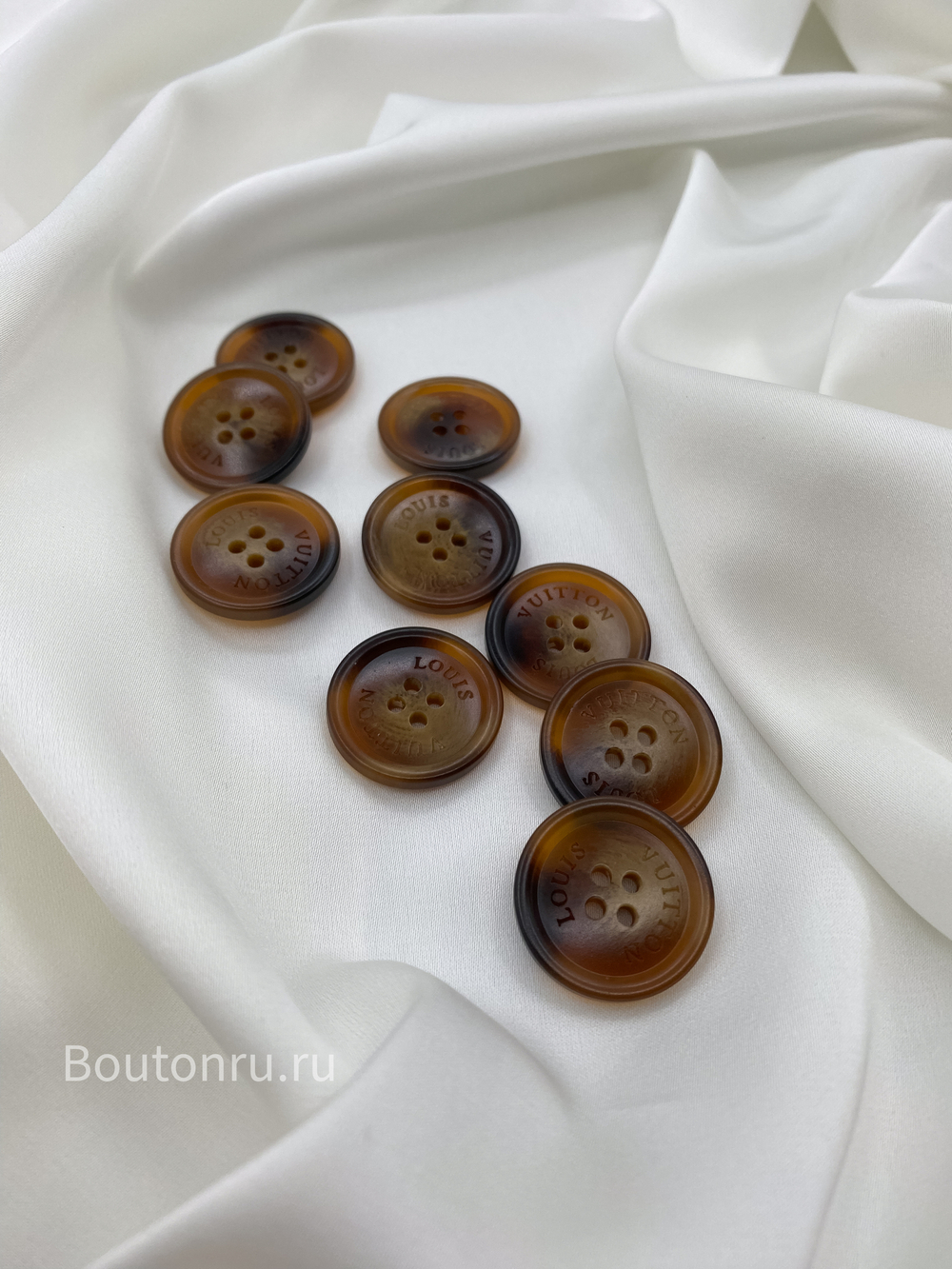 Пуговицы ЛВ на прокол коричневые с прожилками