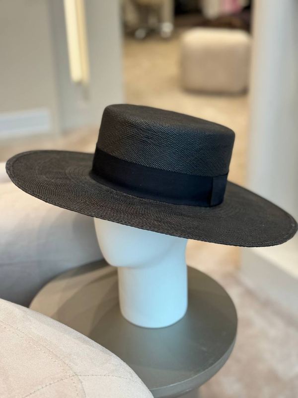 Шляпа Канотье в чёрном цвете с черной лентой