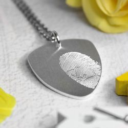 Кулон подвеска медиатор из серебра с гравировкой отпечатка на заказ