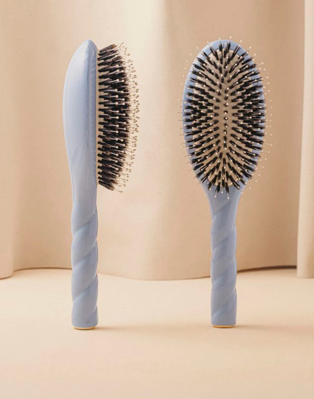 La Bonne Brosse Массажная расческа для волос N 03 Essential Sensitive Scalp Brush - Creamy White