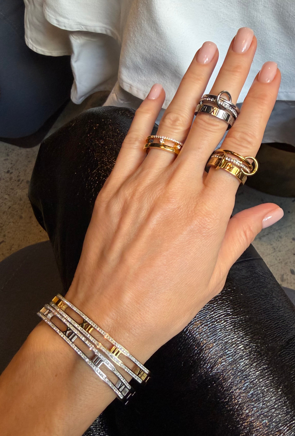 Кольцо с римскими цифрами многослойное