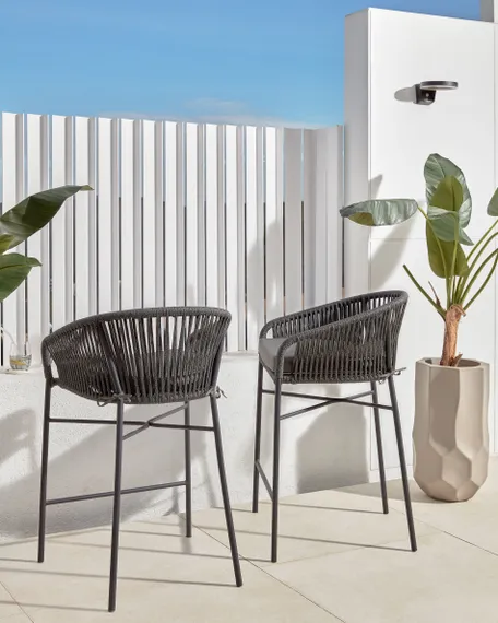 Полубарный стул Yanet черный