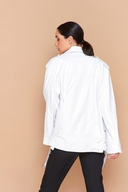 Косуха белая oversize мягкая кожа