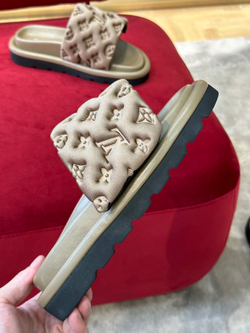 Louis Vuitton Pool Pillow Flat Comfort Mule