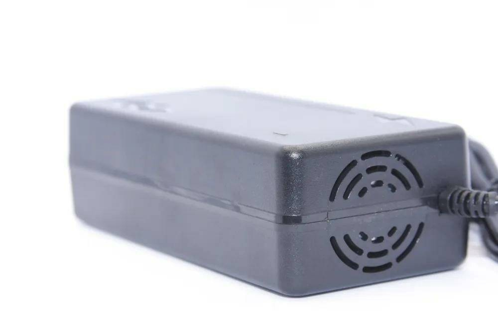 Зарядное устройство 60v (67.2) 5A с кулером для электросамоката, ситикоко (разъем C13)