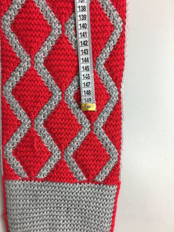 Шарф с помпонами, новый