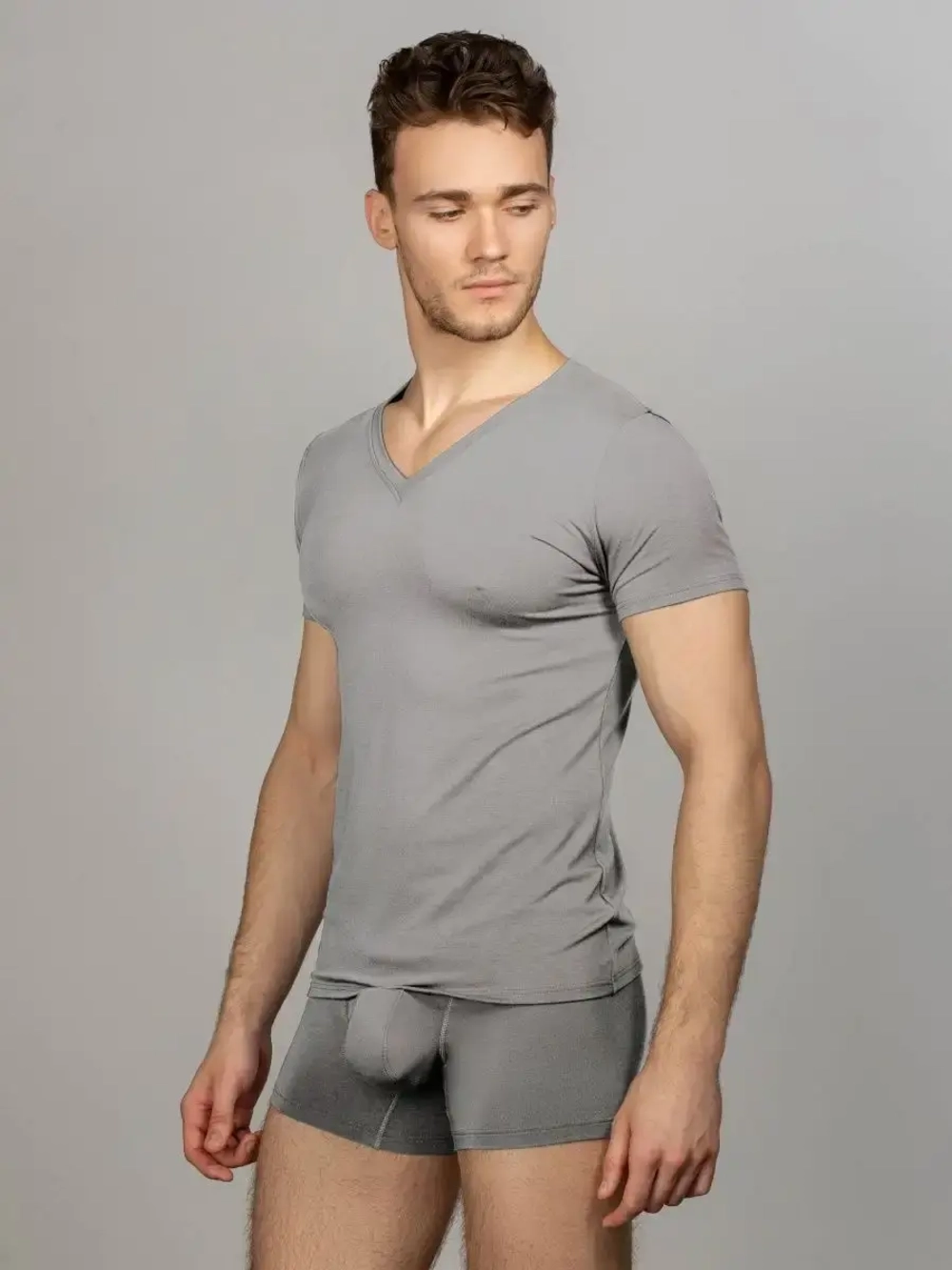 Футболка V-вырез однотонная облегающая
