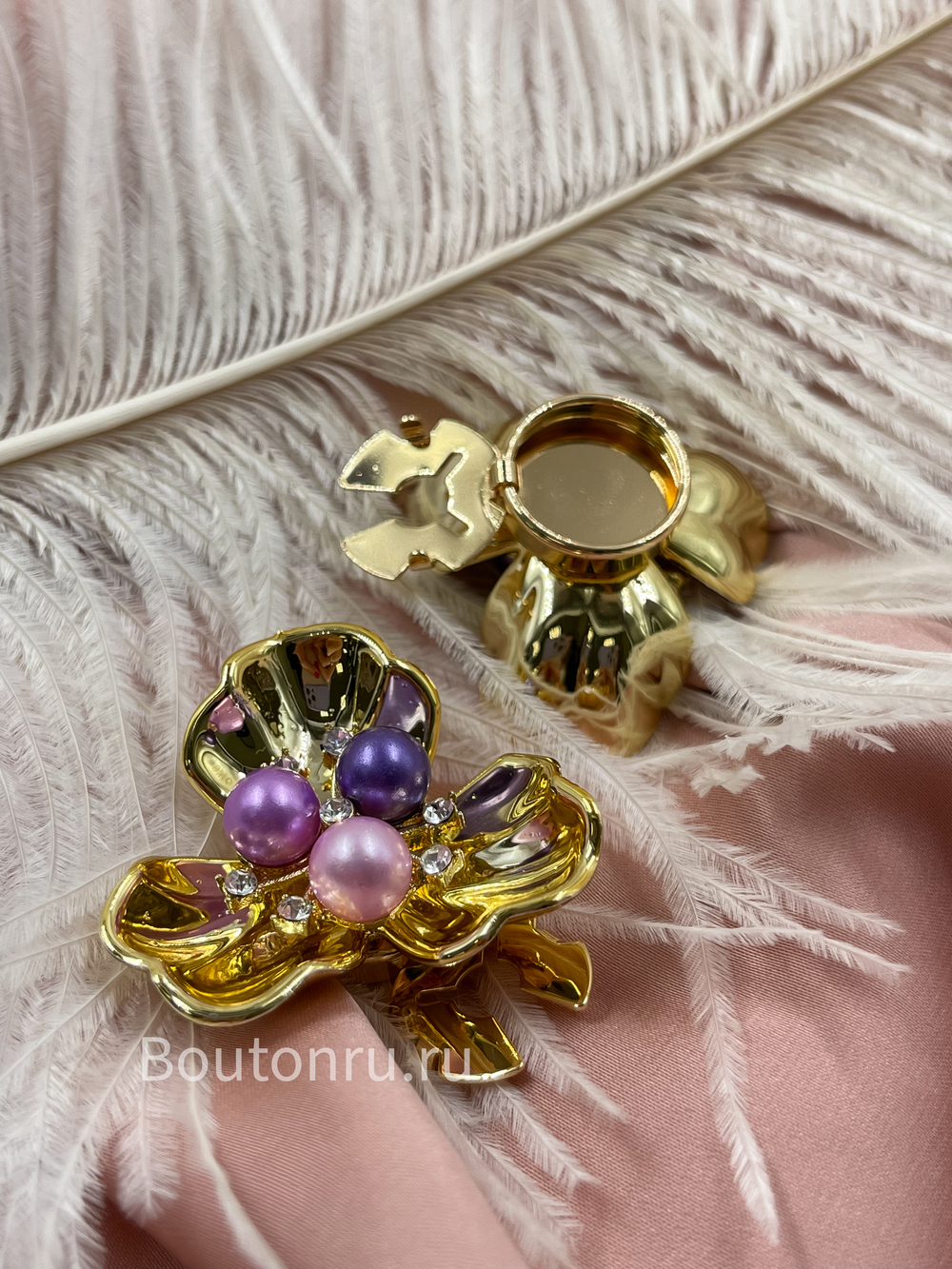 Накладка на пуговицу золотистая в форме цветка с разноцветным жемчугом