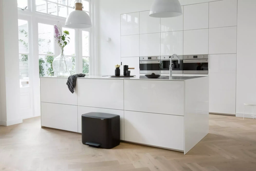 Brabantia - Контейнер для мусора Bo 3х11л с сортировкой, черный / артикул   121104  / GTIN 8710755121104