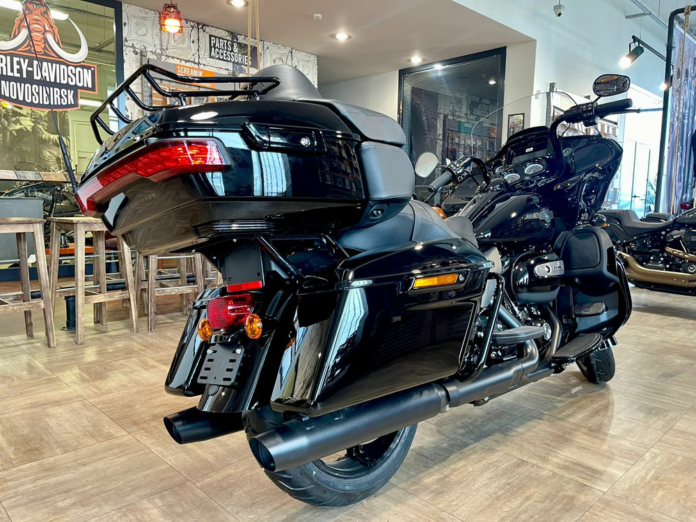 Road Glide Limited 114 (Vivid Black/Black Trim) Harley-Davidson