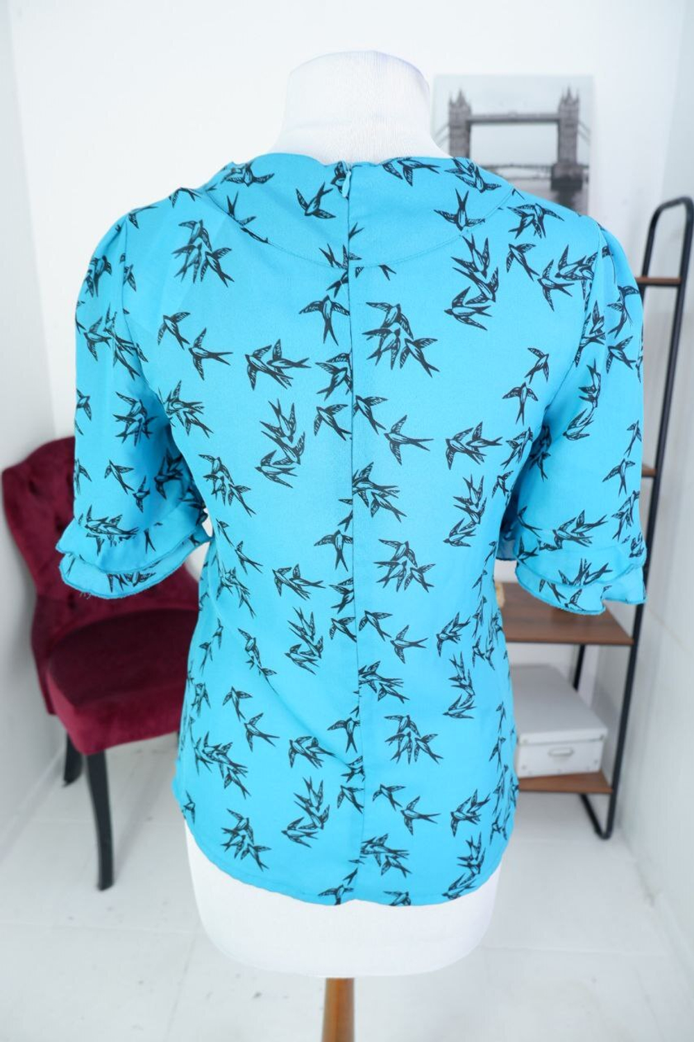 Блузка OASIS с милыми ласточками 42 размер
